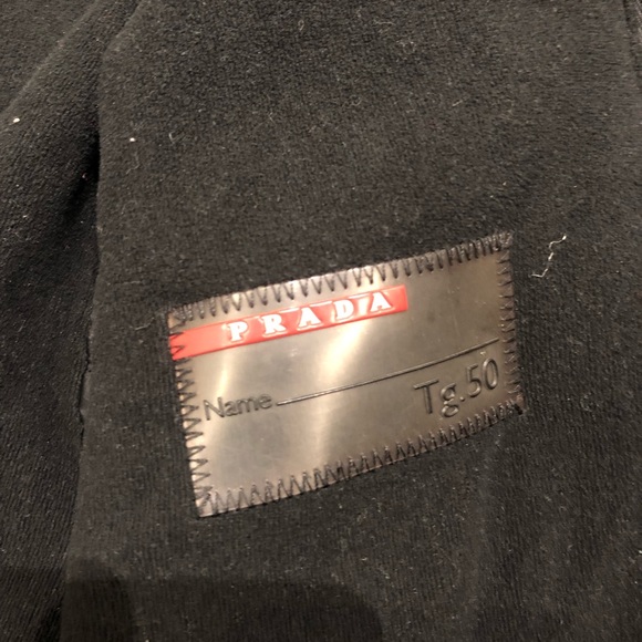 Prada - Picture 2 of 5